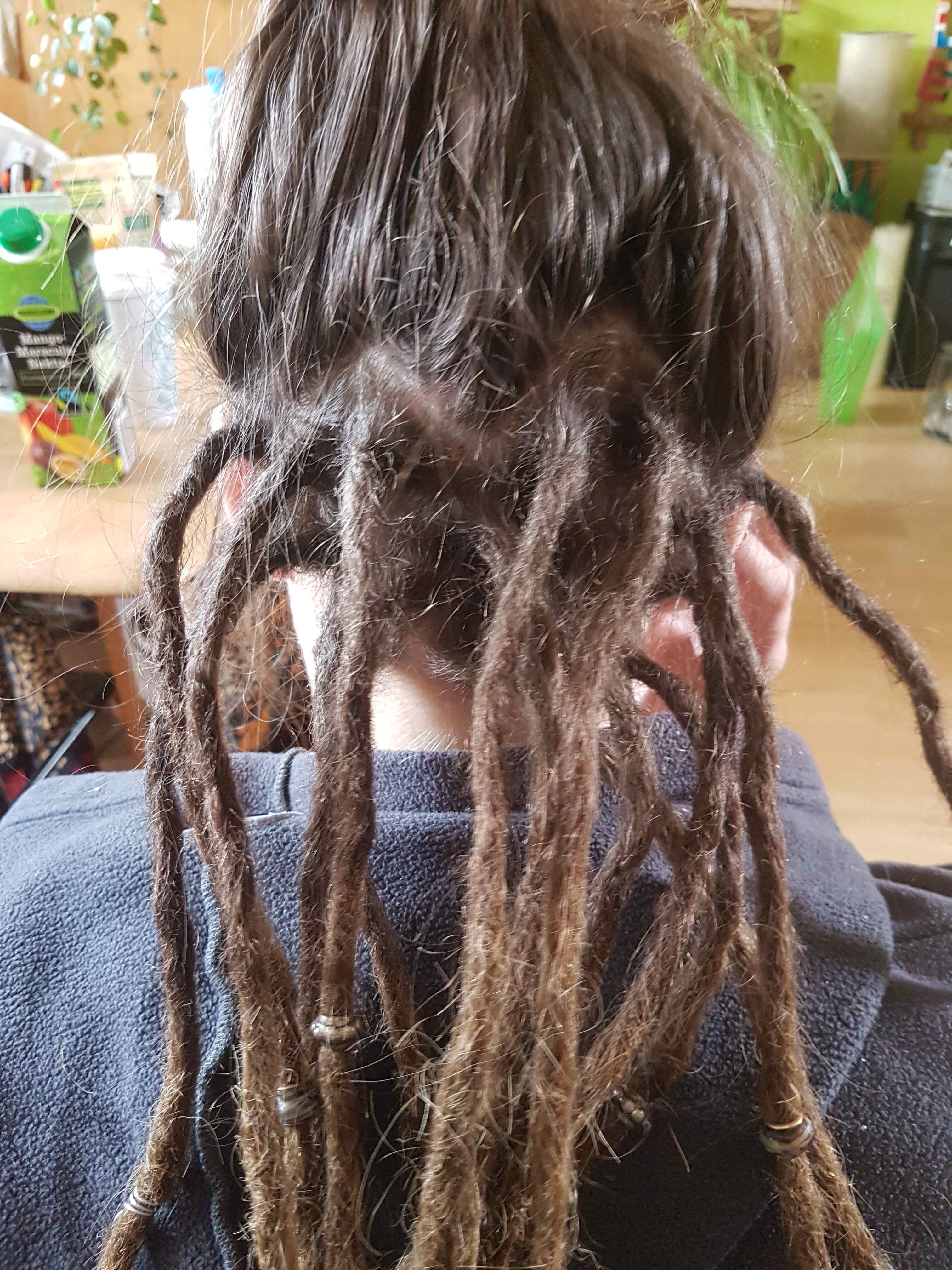 Erstellung von 15 Dreads im Unterhaar