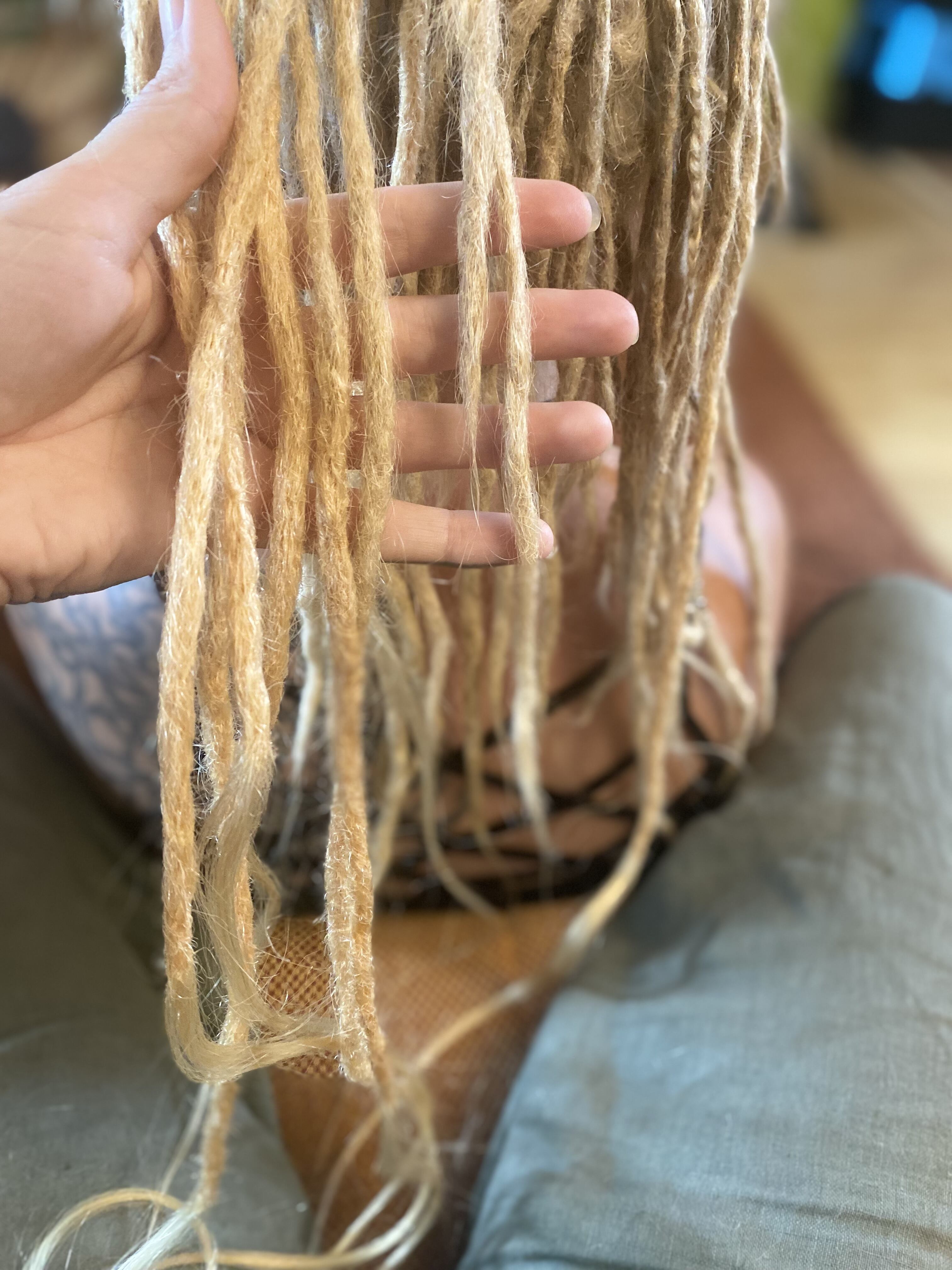 Dreads die repariert und verlängert werden mussten