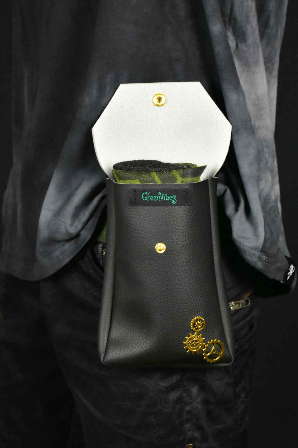 Gürteltasche mit Zahnrädern